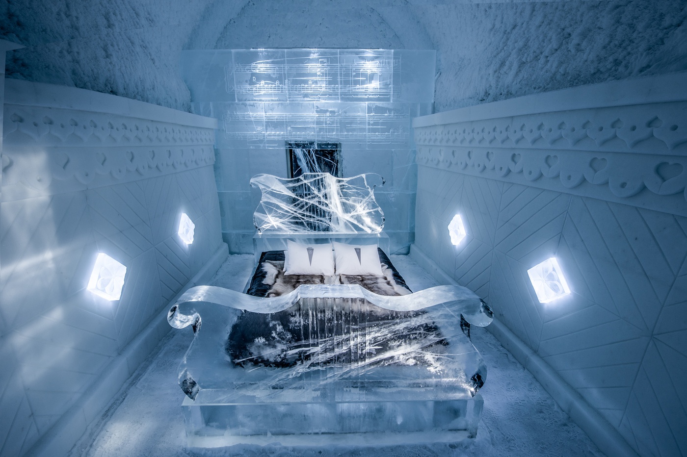 imagen 13 de Icehotel, el hotel de hielo, ha abierto sus suites de invierno con mucho arte.