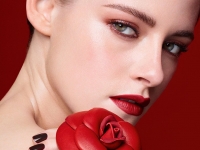 Kristen Stewart es la imagen del nuevo pintalabios de Chanel.