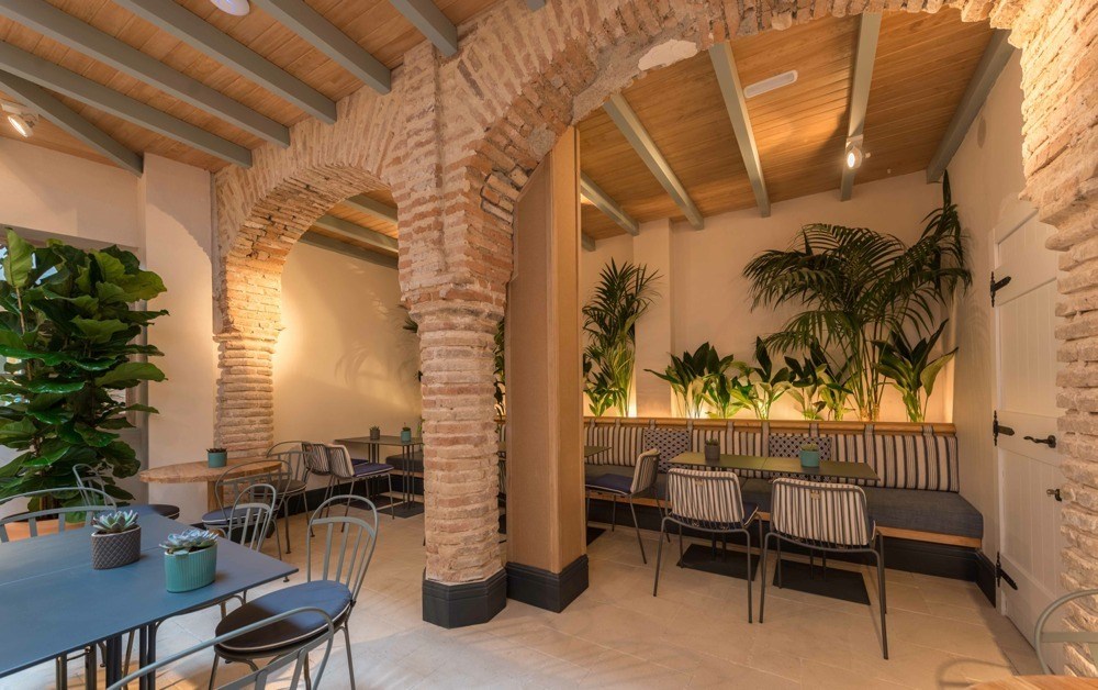 imagen 14 de Marbella estrena restaurante: Lateral Naranjos.
