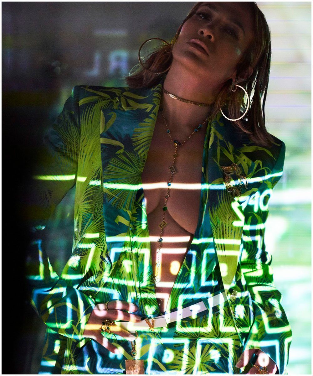 imagen 10 de Versace, Jennifer López, Kendall Jenner, la inteligencia artificial y la moda de primavera y verano.