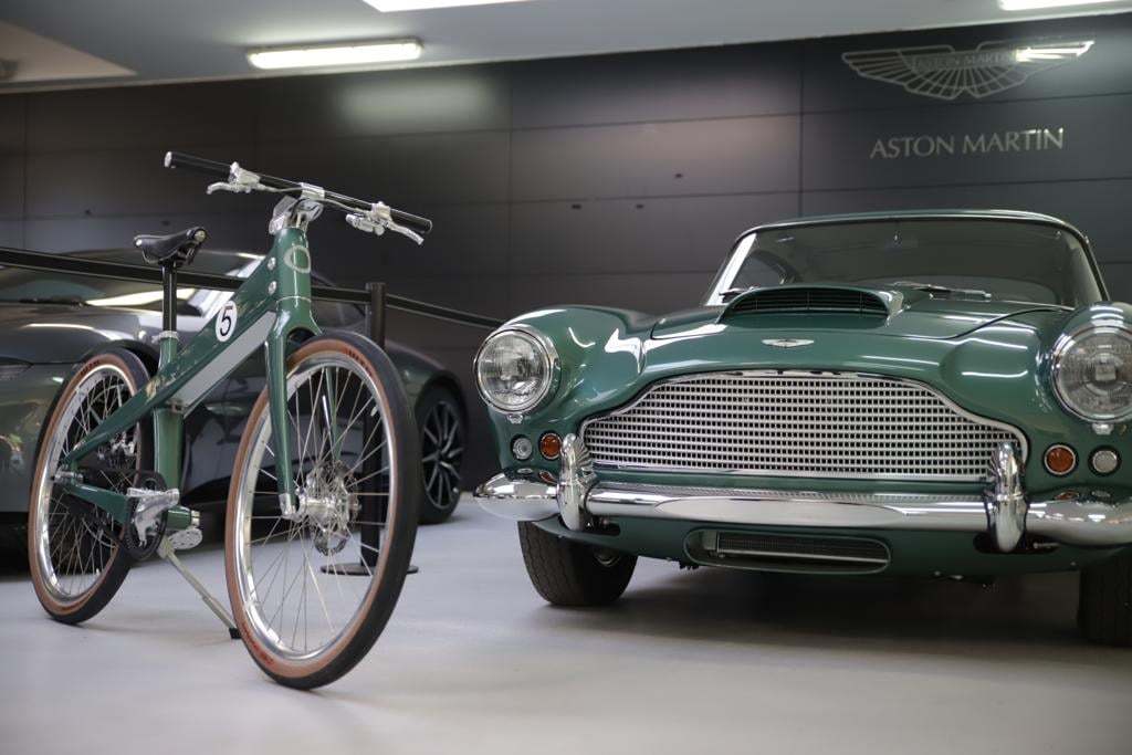 imagen 5 de Coleen presenta una bicicleta inspirada en el DB4 de Aston Martin.