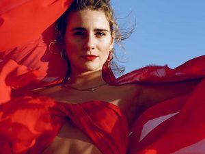 La cantante Marina Tuset lanza un nuevo single en colaboración con Rapsuskelei.