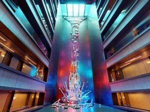 La cascada más espectacular de Madrid se encuentra dentro del hotel VP Plaza España.