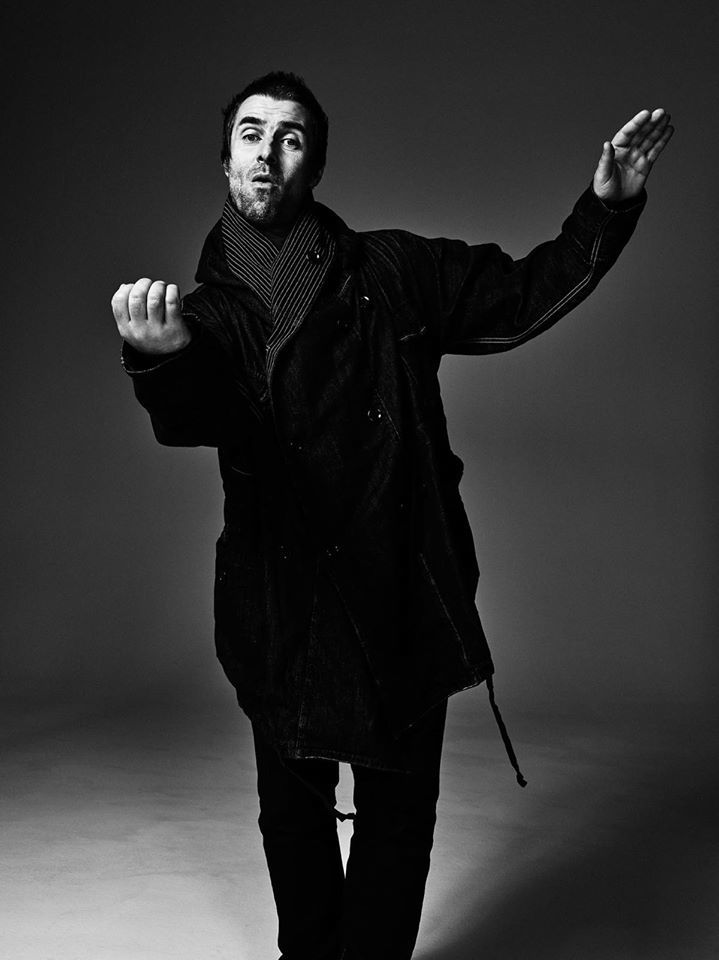 imagen 2 de Liam Gallagher recurre al ex futbolista Eric Cantona para protagonizar su nuevo vídeo.