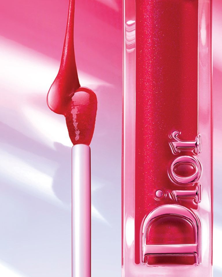 imagen 2 de Cara Delevingne y el brillo de labios resplandeciente de Dior.