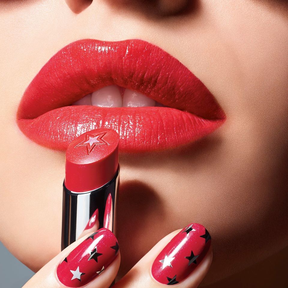 imagen 8 de Cara Delevingne y el brillo de labios resplandeciente de Dior.