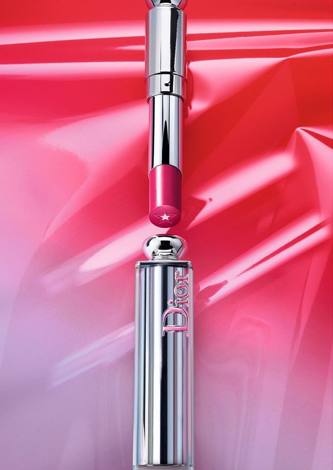 imagen 3 de Cara Delevingne y el brillo de labios resplandeciente de Dior.