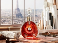 El coñac Louis XIII rinde homenaje a París.