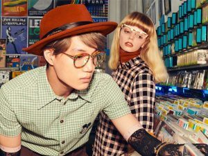Gucci vibra con los 80 en su campaña de gafas de primavera.