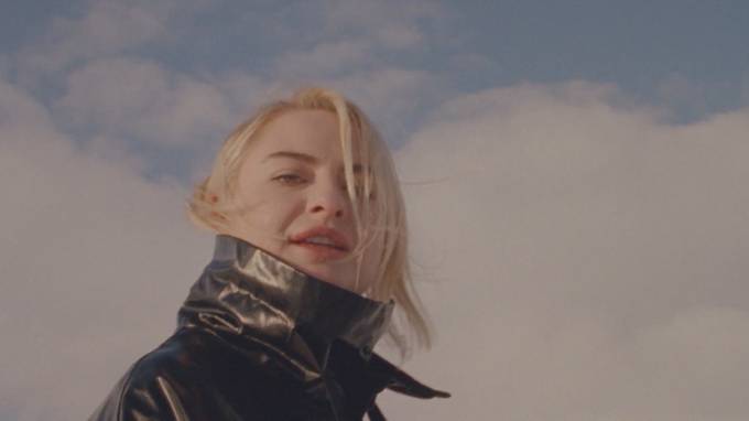 imagen 3 de La inglesa Låpsley regresa con un adelanto muy pop de su proximo disco.