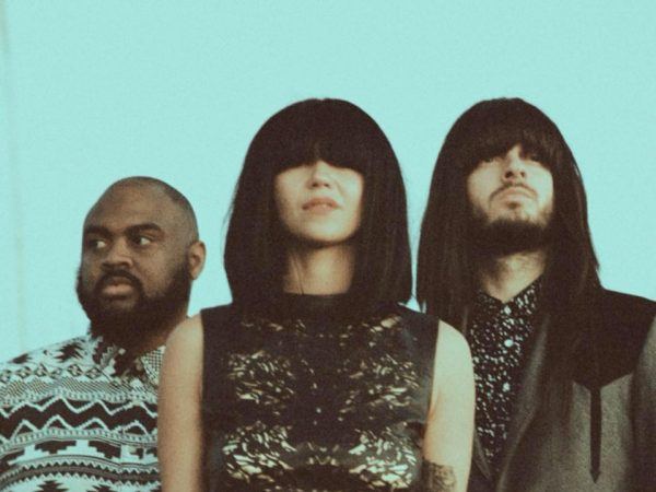 Khruangbin comparten un ensoñador nuevo adelanto de su próximo trabajo.