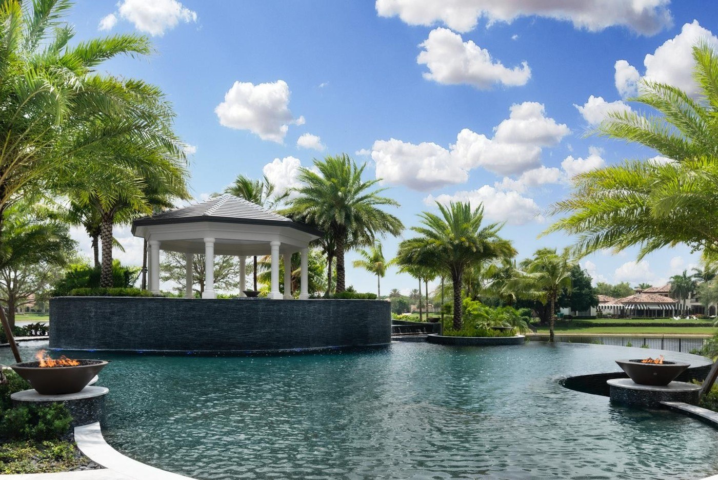 imagen 3 de Una casa de lujo y piscina por 21 millones y medio de euros.