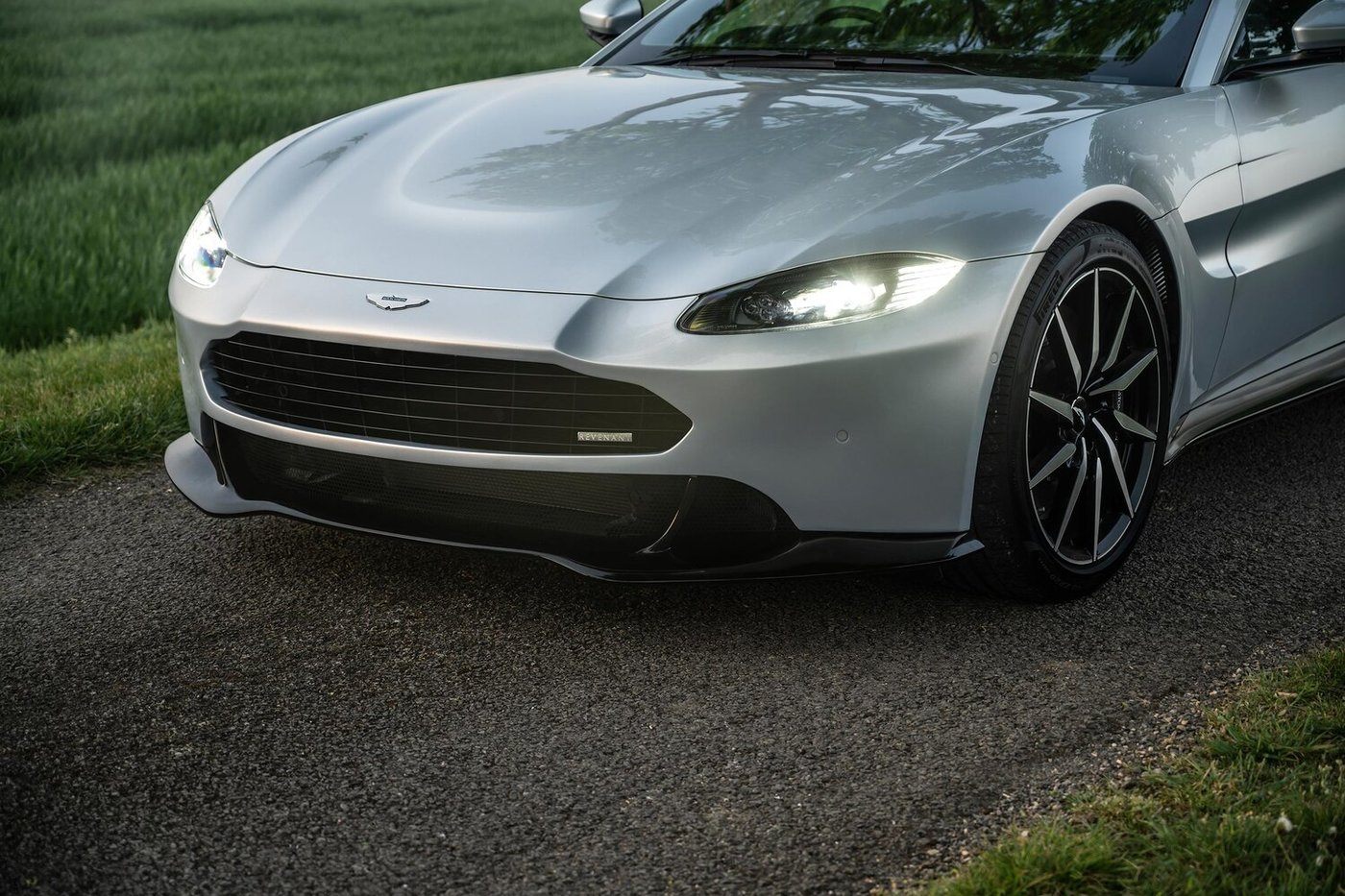 imagen 3 de Aston Martin Vantage by Revenant Automotive.
