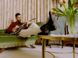 Bruno Major estrena vídeo con una lujosa canción y una actuación al mismo nivel.