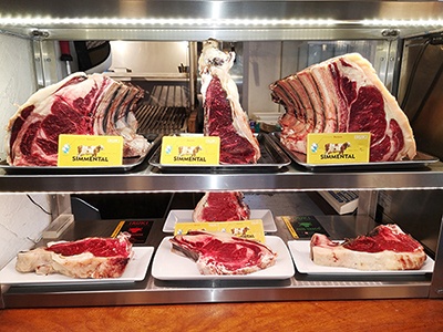 imagen 3 de En Los Patios de Gijón se sirven las mejores carnes.