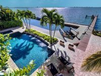 La casa perfecta está en Sarasota Bay, península de Florida, y mira al Golfo de México.
