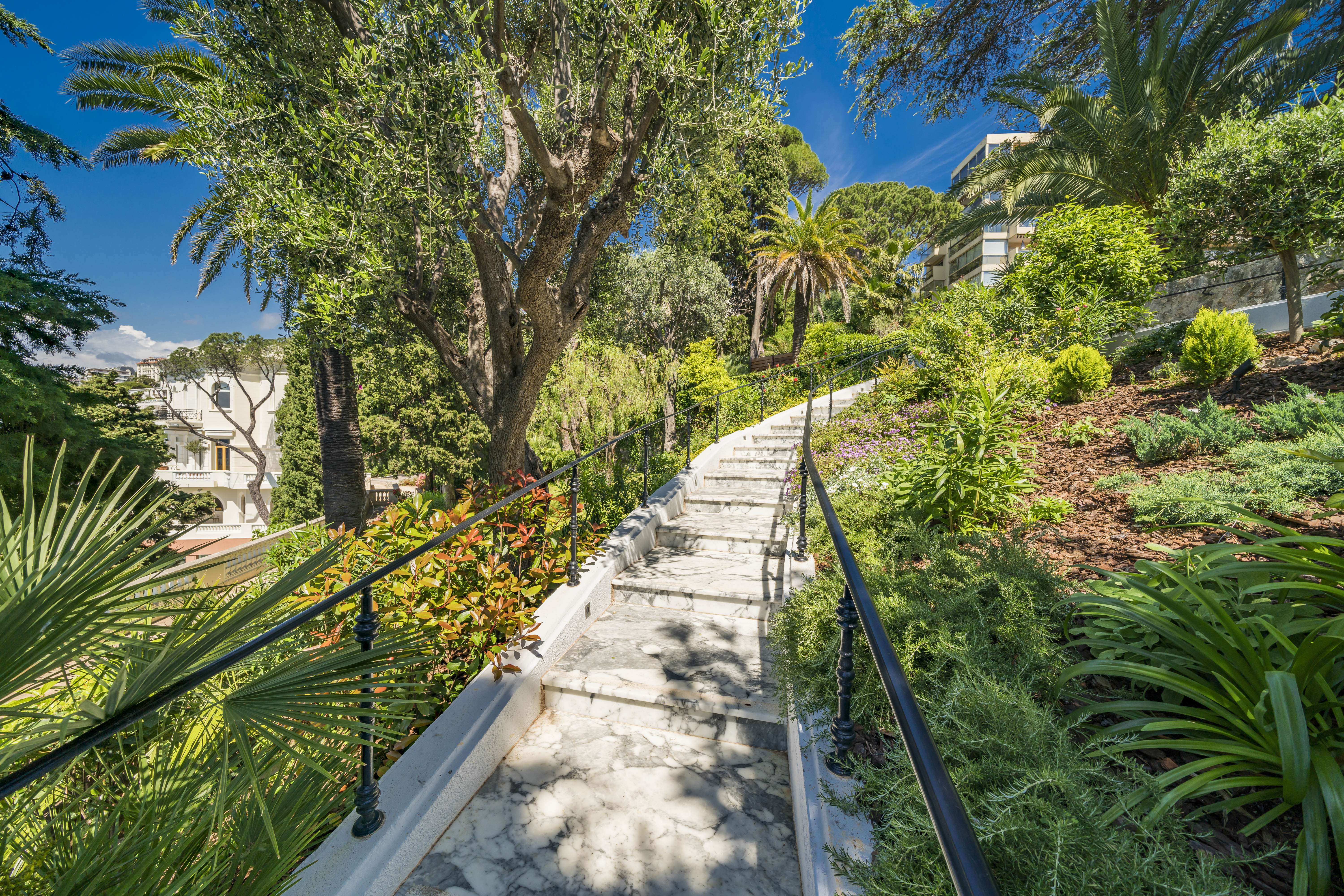 imagen 3 de Se vende la que fuera la casa de lujo y Bond de Sean Connery en la Costa Azul.