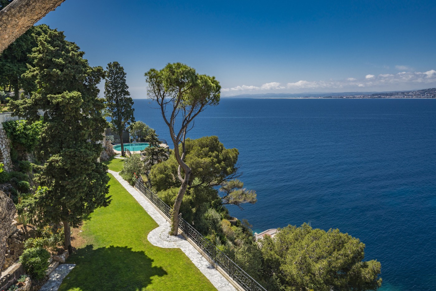 imagen 7 de Se vende la que fuera la casa de lujo y Bond de Sean Connery en la Costa Azul.