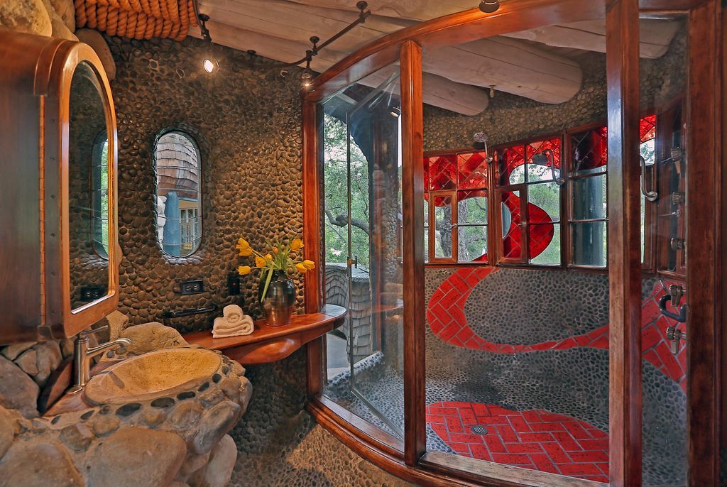 imagen 1 de Vacaciones en una casa americana para seis inspirada en Gaudí… ¡y en Pinocho!