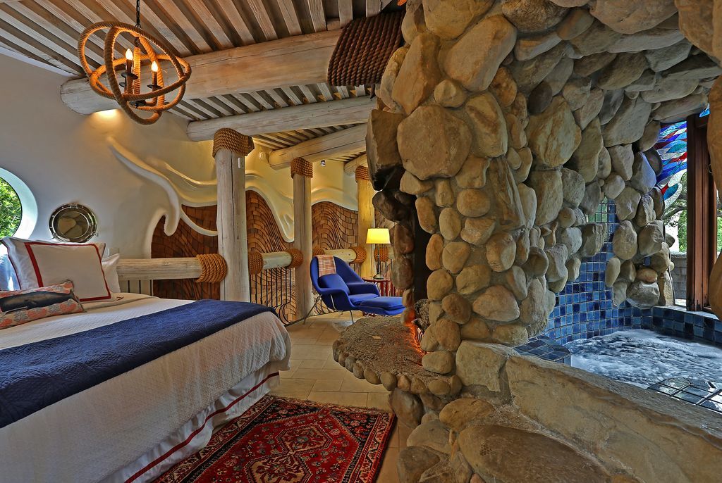 imagen 3 de Vacaciones en una casa americana para seis inspirada en Gaudí… ¡y en Pinocho!