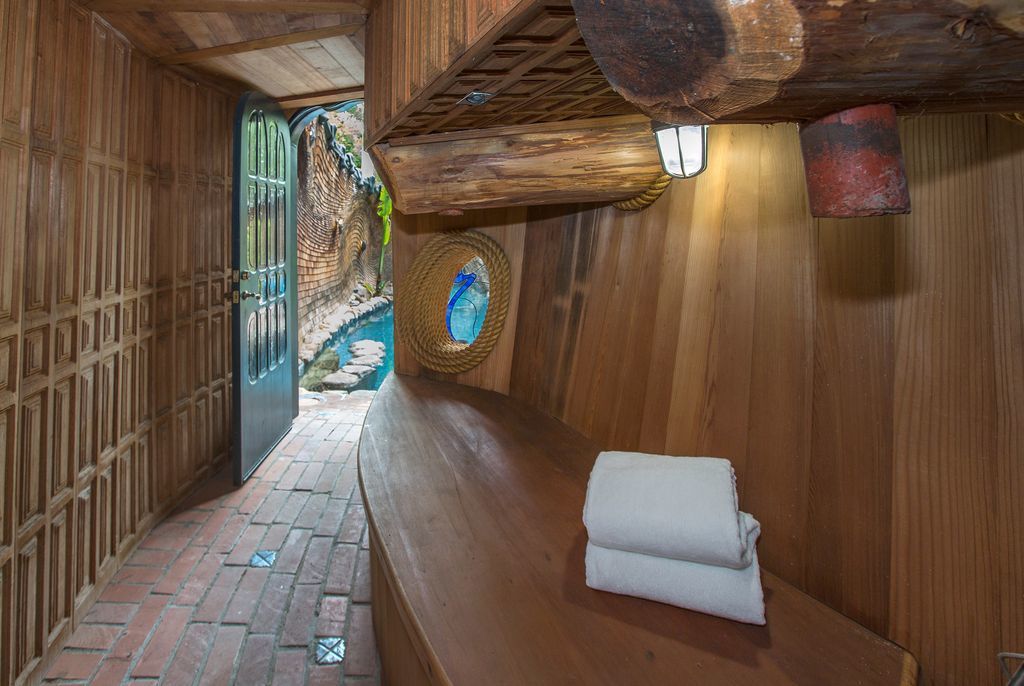 imagen 4 de Vacaciones en una casa americana para seis inspirada en Gaudí… ¡y en Pinocho!