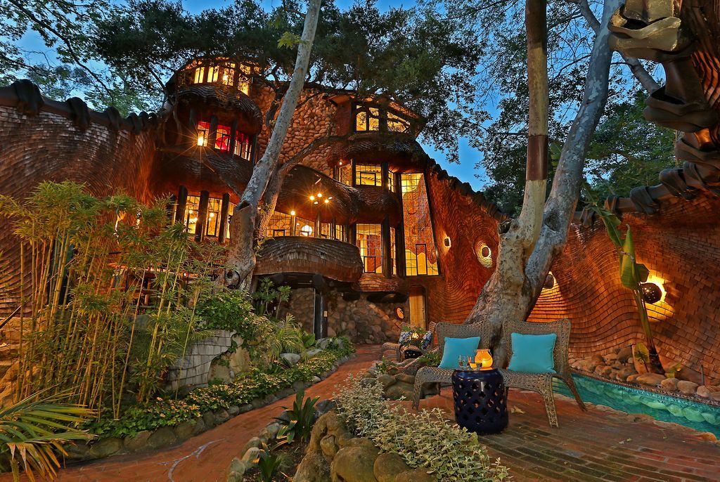 imagen 7 de Vacaciones en una casa americana para seis inspirada en Gaudí… ¡y en Pinocho!