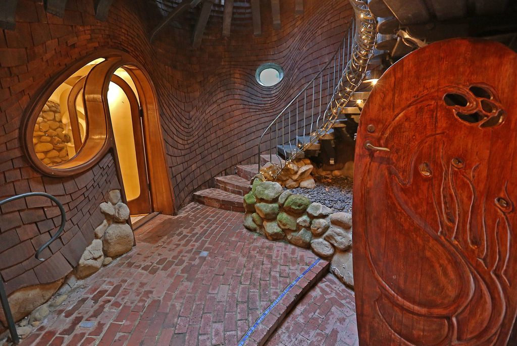 imagen 16 de Vacaciones en una casa americana para seis inspirada en Gaudí… ¡y en Pinocho!