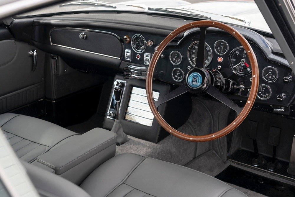 imagen 15 de El primer Aston Martin Goldfinger DB5 a punto de llegar a manos de su James Bond particular.