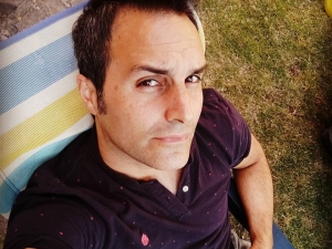 Iguana Tango sigue adelante ahora como un proyecto en solitario de su cantante y bajista.