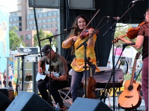 La cantante folk estadounidense Kate MacLeod comparte emotiva nueva canción.