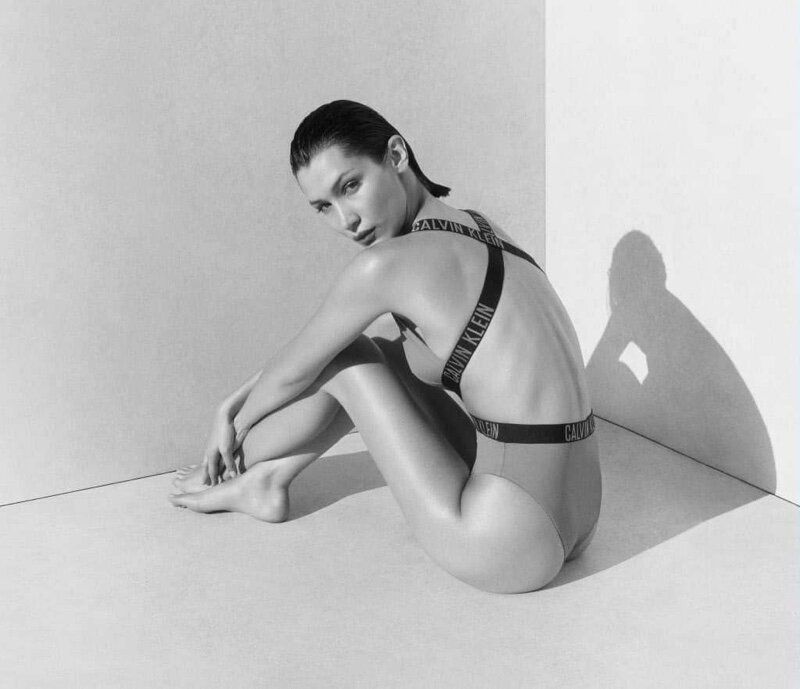 imagen 6 de La Sirenita Bella Hadid viste Calvin Klein.