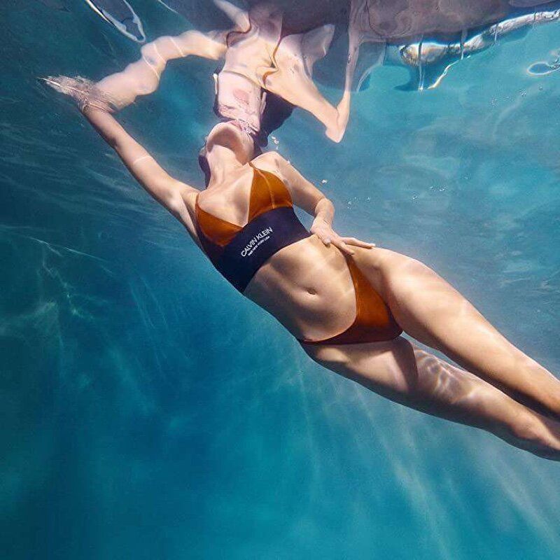 imagen 3 de La Sirenita Bella Hadid viste Calvin Klein.