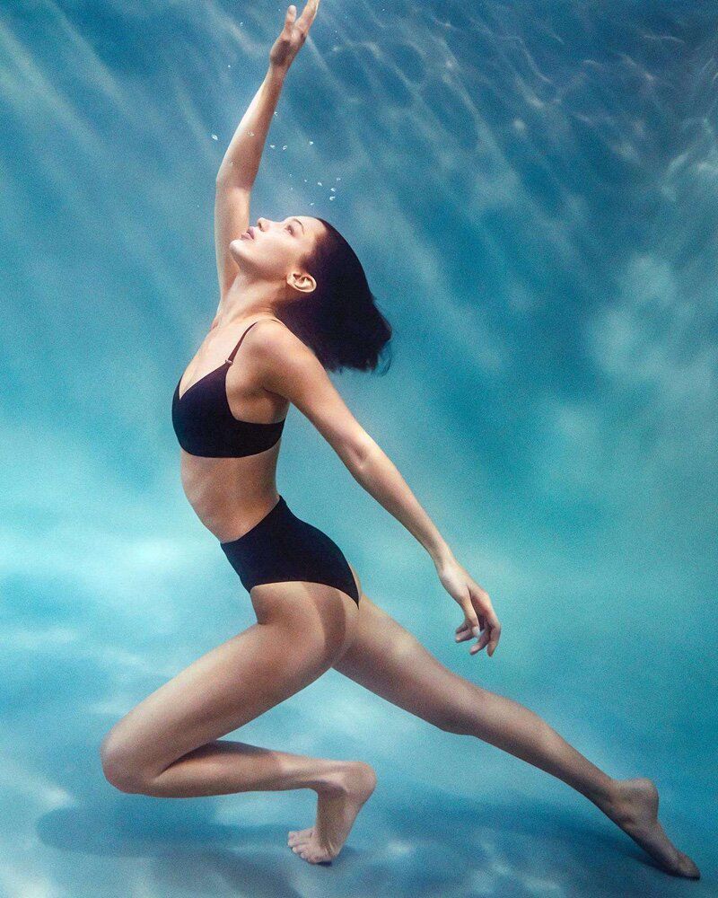 imagen 1 de La Sirenita Bella Hadid viste Calvin Klein.