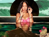 Rihanna en julio lo apuesta todo al rosa.
