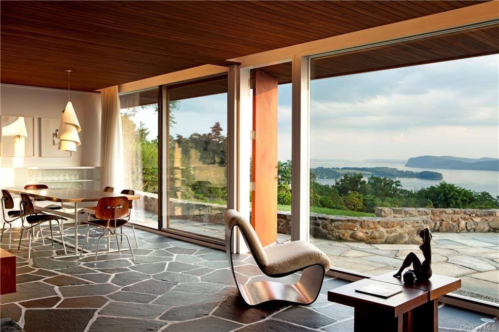 imagen 12 de Se vende una casa única: diseñada por Marcel Breuer y con vistas al río Hudson.