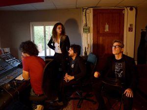 The Lucies reprograman su nuevo disco con el lanzamiento de un vídeo en directo.