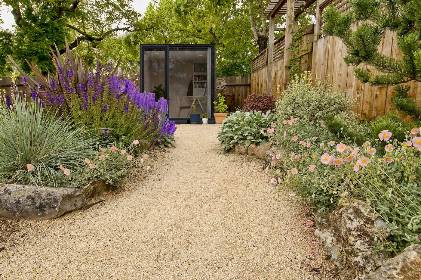 imagen 2 de ¿Tienes un patio o un jardín en el que te quepa una pequeña oficina?