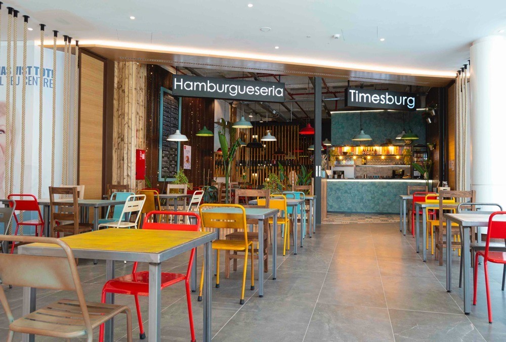 imagen 2 de Timesburg se atreve con la nueva normalidad y estrena restaurante en Castelldefels.