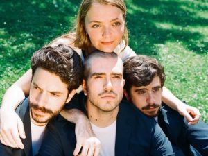 Todo se ilumina con la luz que emite el nuevo single de Dizzy.