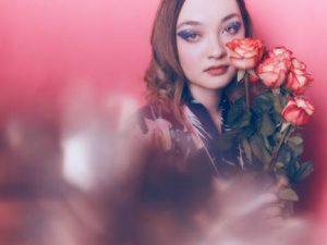 La brillante y jovencisima MXMTOON presenta un nuevo single y anuncia su próximo EP.