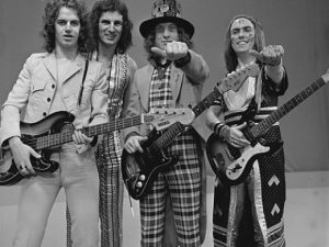 Slade, una de las estrellas del Glam Rock, recopila todos sus éxitos mundiales.