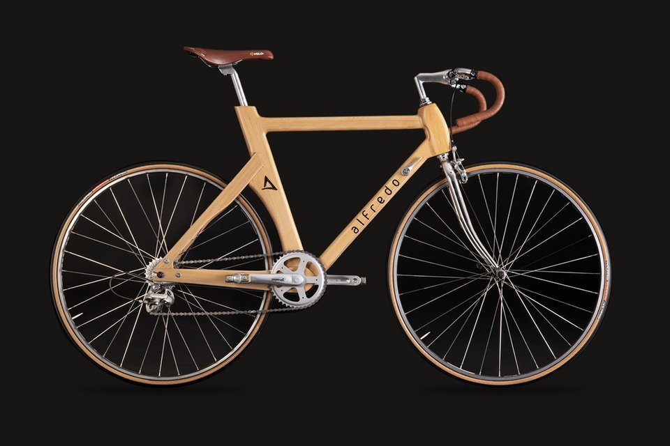 imagen 2 de Las bicicletas de Alfredo son de madera.
