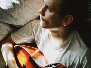 Mike Mains & The Branches entregan un nuevo single y vídeo con una canción súper pegadiza.