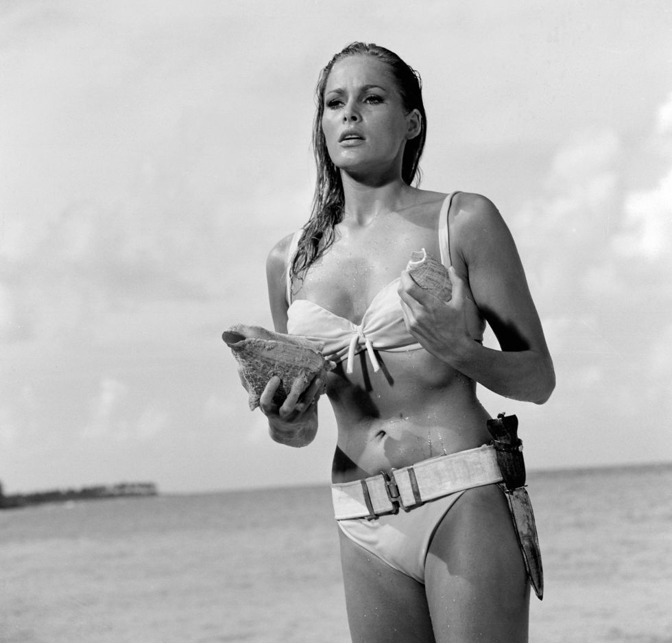 imagen 3 de A subasta el famoso bikini de la primera chica Bond, Ursula Andrews.
