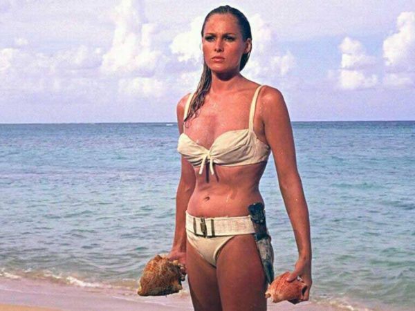 A subasta el famoso bikini de la primera chica Bond, Ursula Andrews.