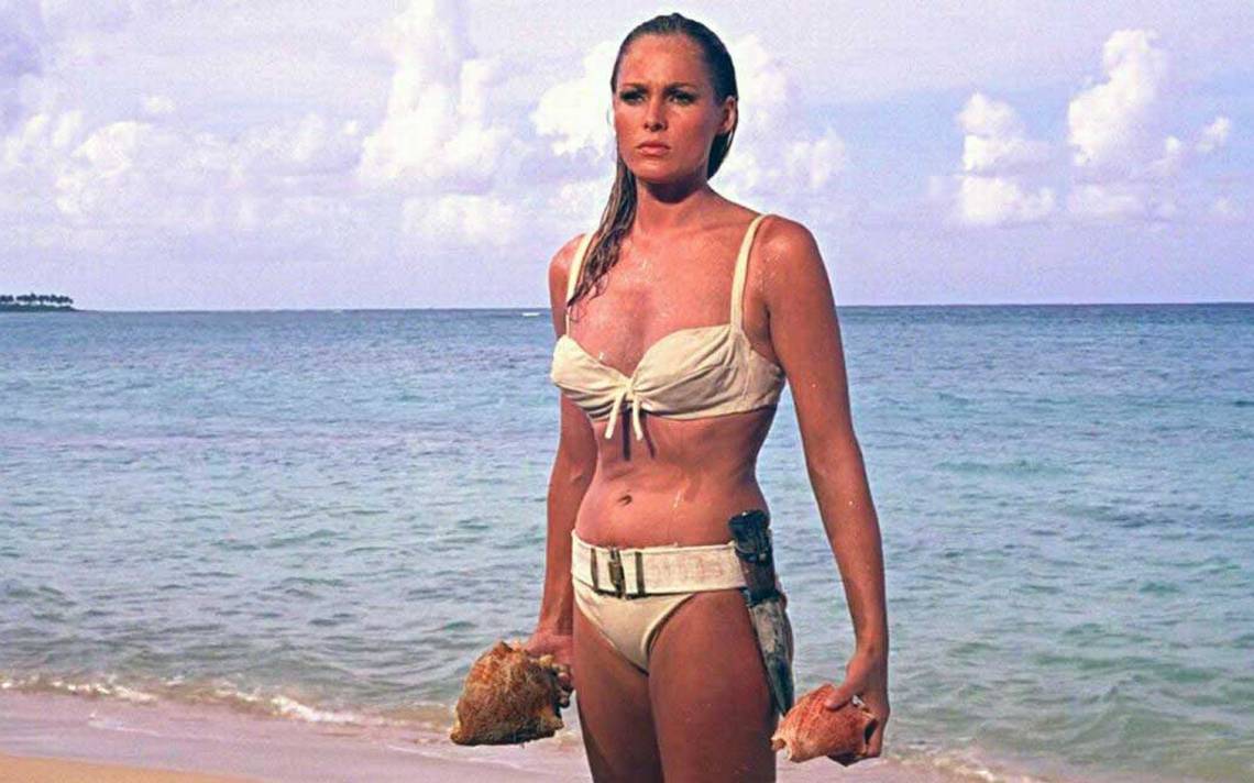 imagen 2 de A subasta el famoso bikini de la primera chica Bond, Ursula Andrews.