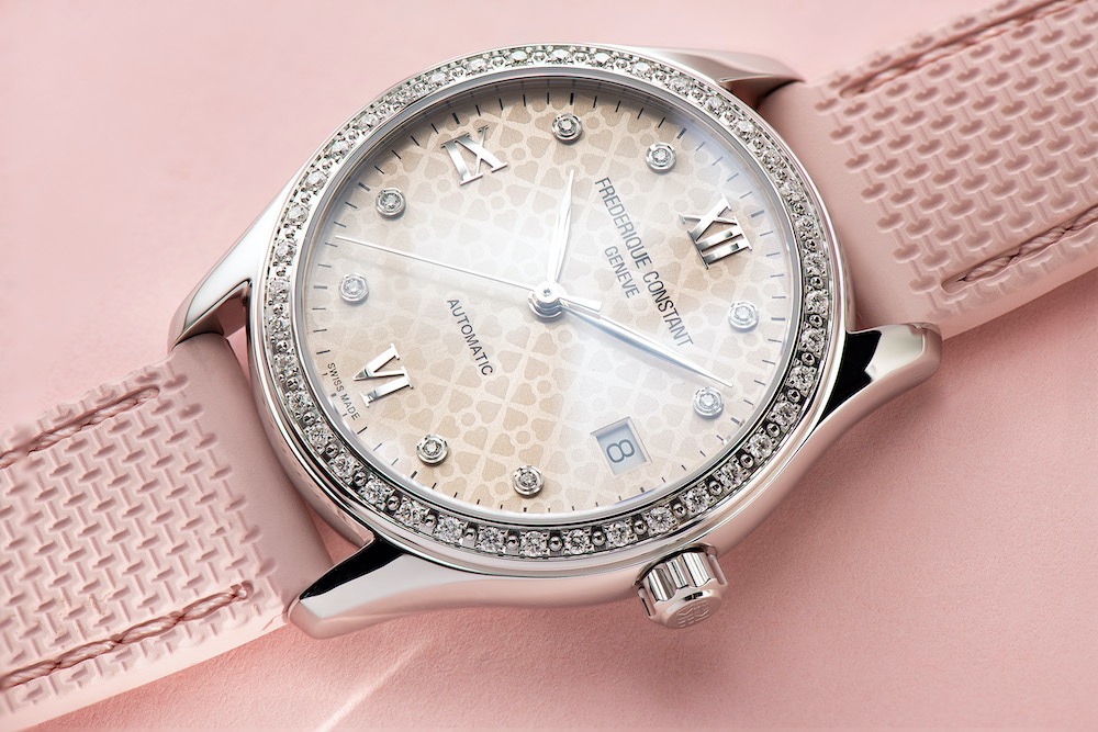 imagen 5 de ‘La vie en rose’ es un reloj contra el cáncer de mama.