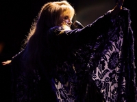 Resuena de nuevo la maravillosa voz de Stevie Nicks al margen del paso del tiempo.