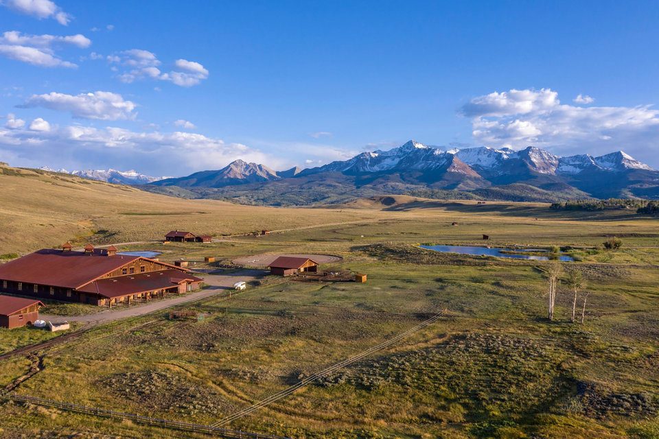 imagen 11 de ¿Querrías vivir en un rancho de Colorado diseñado originalmente para Oliver Stone?