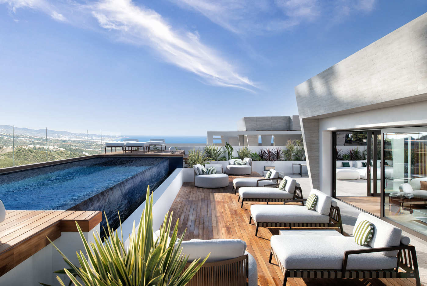 imagen 1 de Epic Marbella: la casa de la playa que sueñas está en la Costa del Sol.